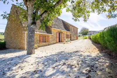Image de Maison rustique avec jardin et équipements pour enfants, proche Sarlat
