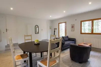 Image de Chalet bois intime avec Wifi, piscine partagée, à 1 km de St Pompont