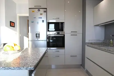 Image de Maison spacieuse avec terrasse ensoleillée et équipements modernes près d'Agon-Coutainville