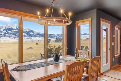 Image de 30 Miles to Yellowstone Game Room Hot Tub A/C
