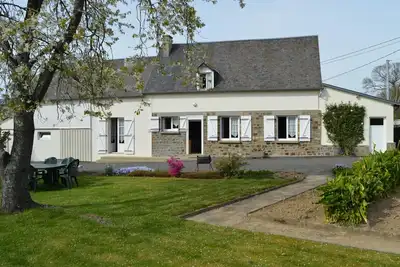 Image de Maison rustique avec cheminée, jardin et animaux acceptés
