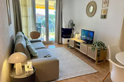 Image de Renovated apartment, Wi-Fi, free parking, swimming pool, air conditioning, air conditioned