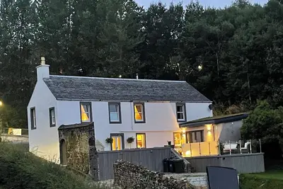 Image de Greenbank - stunning bay view property with hot tub and sauna!