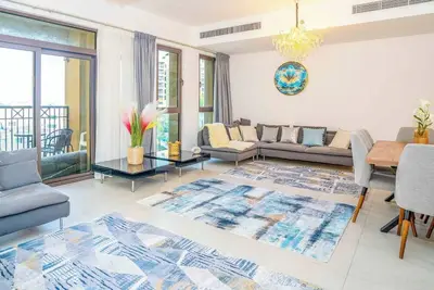 Image de Spacious 2-Bedroom + Maids' Room, Facing Burj Al Arab & Steps from the Beach