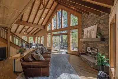 Image de Deer Creek Cabin by Innsbrook Vacations!