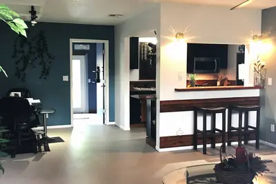 Image de Large dogs welcome! Cozy & private 2-bedroom 1. 5 bath home w/ oversized yard.