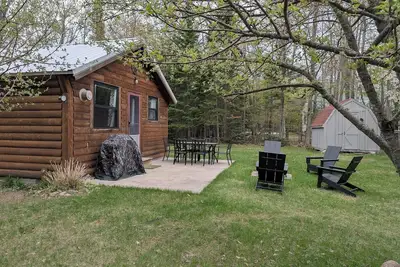Image de Charming 1-bedroom cabin, quiet neighborhood in Grand Marais, pet friendly
