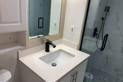 Image de New Renovated 1 bedroom apartment basement