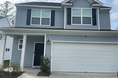 Image de Charming 4-bedroom house with WiFi and open space in Moncks Corner