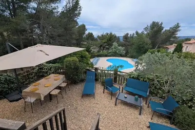 Image de Nouveau \"Mas Sereni'Tee\" T4 climatisé Golf de Pont Royal  Parking Jardin Piscine