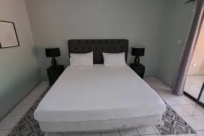 Image de Charming King Bed room close to city center and beach.