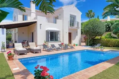 Image de Sunset Golf Villa - Quatre Chambres Villa, Couchages 8