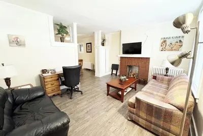 Image de Greenfield Jewel w/Free Street Parking