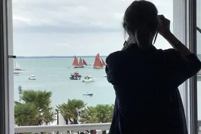 Image de Quai 22 à Cancale : vue imprenable sur la mer, face à la baie du Mt-St-Michel