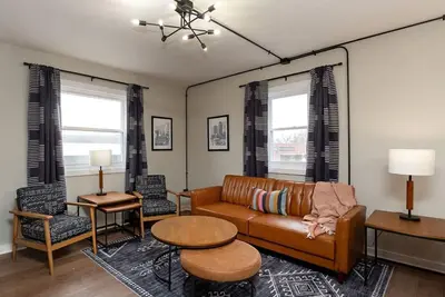Image de Modern Loft in Valley Junction!