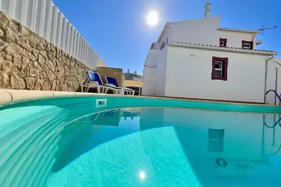 Image de PÊRA Stylish Villa With Pool by Homing