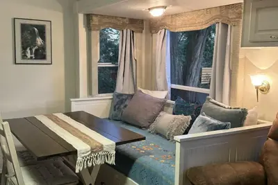 Image de Industrial Glamping Hideaway by Downtown