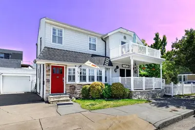 Image de 5br Ventnor Beach Gem: Fenced Yard, Jacuzzi Tub