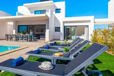 Image de Spacious Villa W/ Pool, A/C, Wifi & Leisure Area