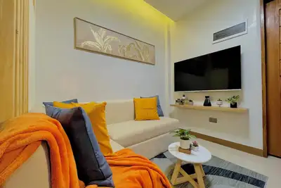 Image de Group-Friendly Stay, Minutes from the Airport H02