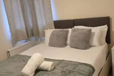 Image de Cosy 3 Bed Apartment - Sleeps 6