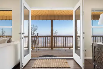 Hawk's View- Mountain Cottage!