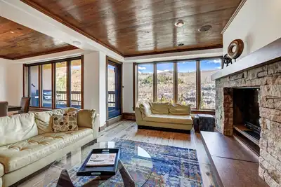 Image de New! Stunning Views - Renovated Condo in Pines Lodge