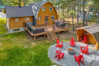 Image de Hilltop Hive | Backyard Oasis | Fireplace | Beach