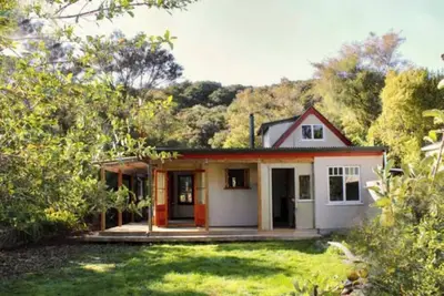 Image de Collingwood Birdsong Cottage - a private forest-garden retreat