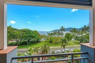 Image de Ocean views, Esplanade location, 3br, deluxe!