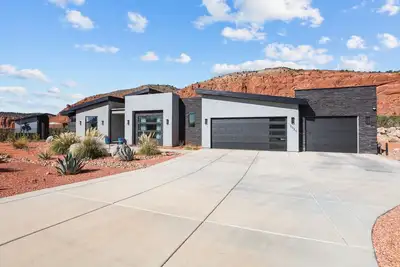 Modern Red Cliff Home with Private Pool