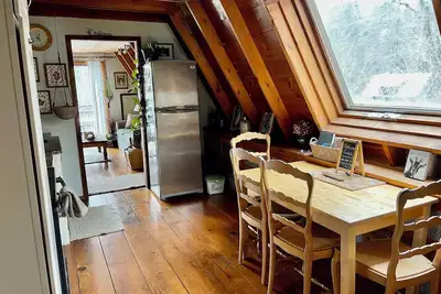 Image de Cozy chalet at Goat Sanctuary with water views