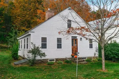 Image de Historic, Walk to Town | South Woodstock Cottage