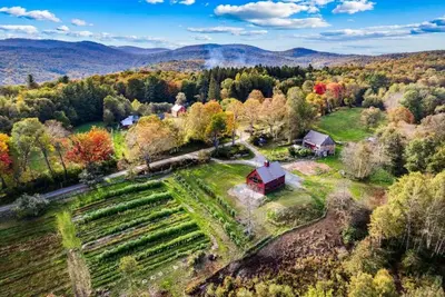 Image de Real Farm! Hot Tub | The Barn at Winterfound Farm
