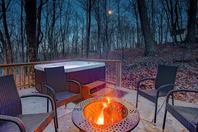 Family-Friendly | Game Room | Lake | Hot Tub | Ski