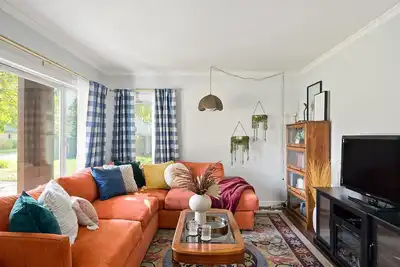 Image de Charming Retreat in Beaverdale: Tranquil and Pet-Friendly!