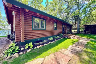 Image de Classic Main Cabin and lakeside hot tub in Nisswa