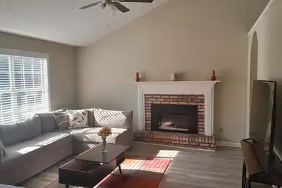 Image de 3 Bedroom Comfort w/Spa-Like Bath in Master Bedroom - Cozy & Comfortable!