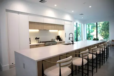 Image de Luxury 3br Modern Escape: Backyard Oasis, Pool, & Perfect West Palm Location