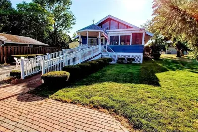 Image de Best Downtown Location- Large, Beautiful! - The Queen Elizabeth House