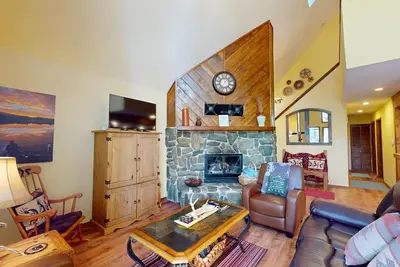 Image de Large Deck | Fireplace | Forest Views | Kokopelli Kabin