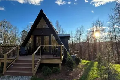 Image de The Coop: New A-frame w/ Hot Tub + Fire Pit + Loft. Pet Friendly!