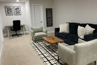 Image de Cozy 2-bedroom basement apartment in White Plains with private entrance
