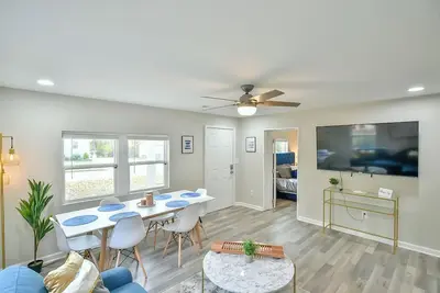 Image de Modern & Cozy Home w/ Fire Pit & Grill, Near High Point