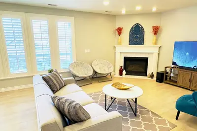 Image de Charming spacious 2-bed 2-bath guest suite in family friendly South Jordan