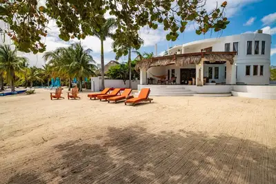 Image de Elegant 3-Bedroom European-Style Villa, Beachfront with Private Pool