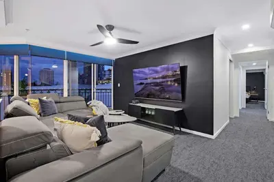 Image de Chevron - 3 Bedroom 1 Bathroom - Low Floor