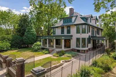 Image de Elegant, Historic Mansion Getaway