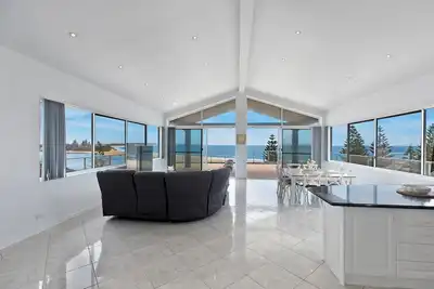 Image de Seaside Serenity on Marine