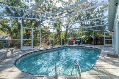 Image de Tropical Pool Home with Grill & Firepit! Close to Downtown, Pinecraft & Beaches!